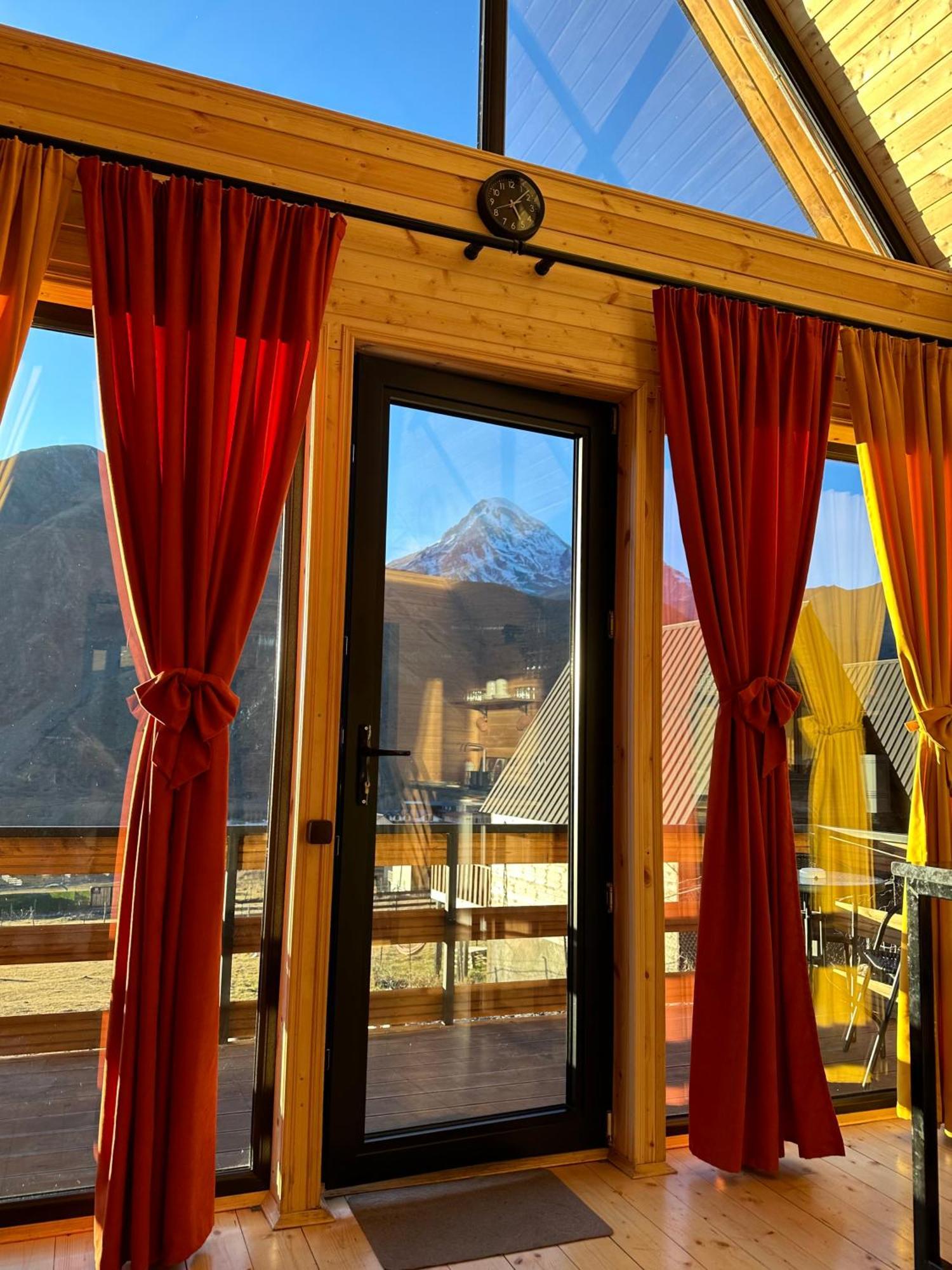 Kazbegi Inn Cottages Bagian luar foto