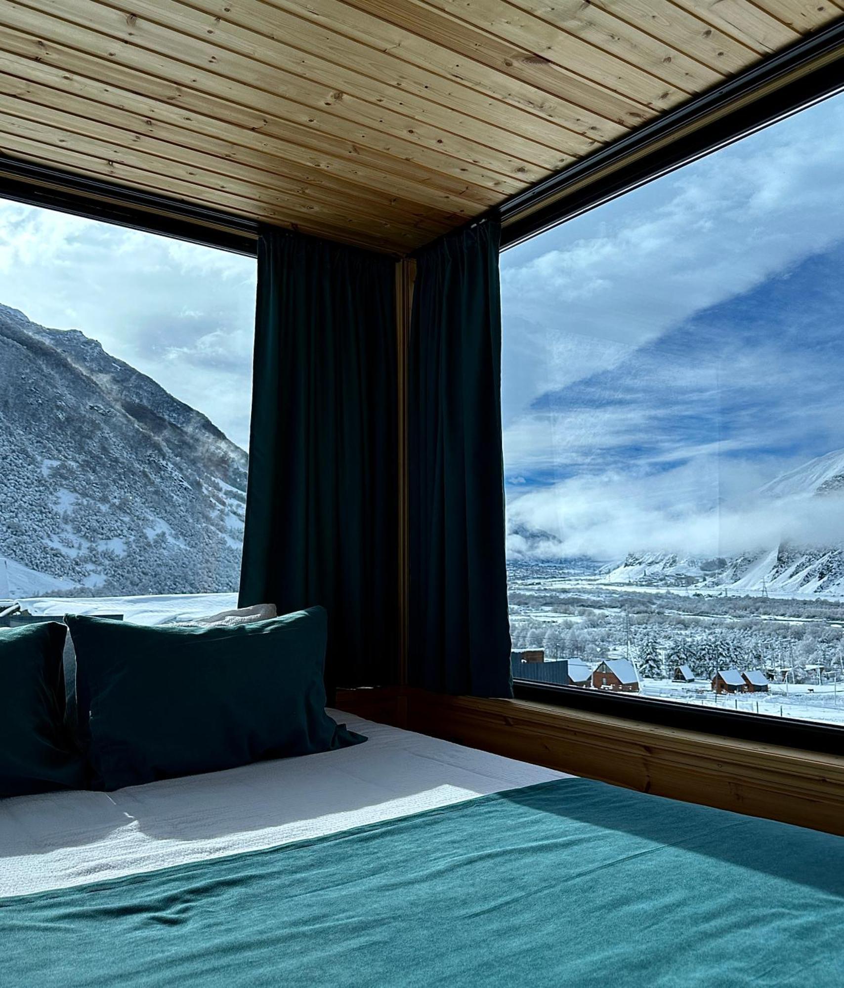 Kazbegi Inn Cottages Bagian luar foto