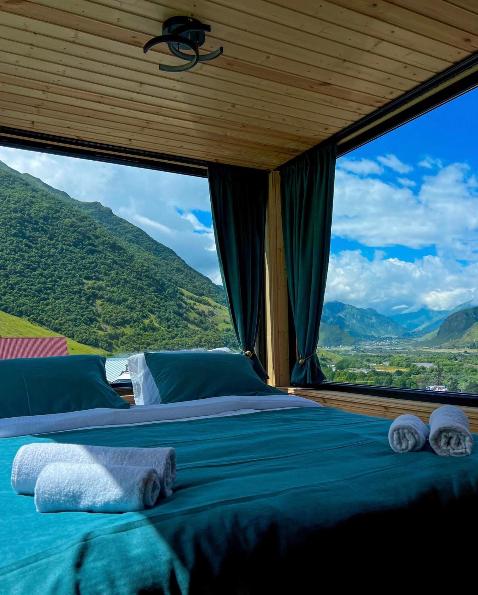 Kazbegi Inn Cottages Bagian luar foto