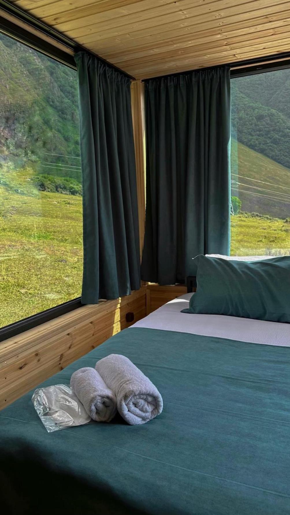 Kazbegi Inn Cottages Bagian luar foto