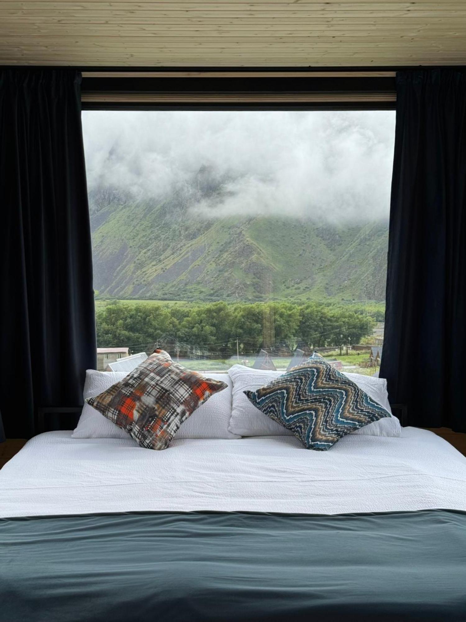 Kazbegi Inn Cottages Bagian luar foto