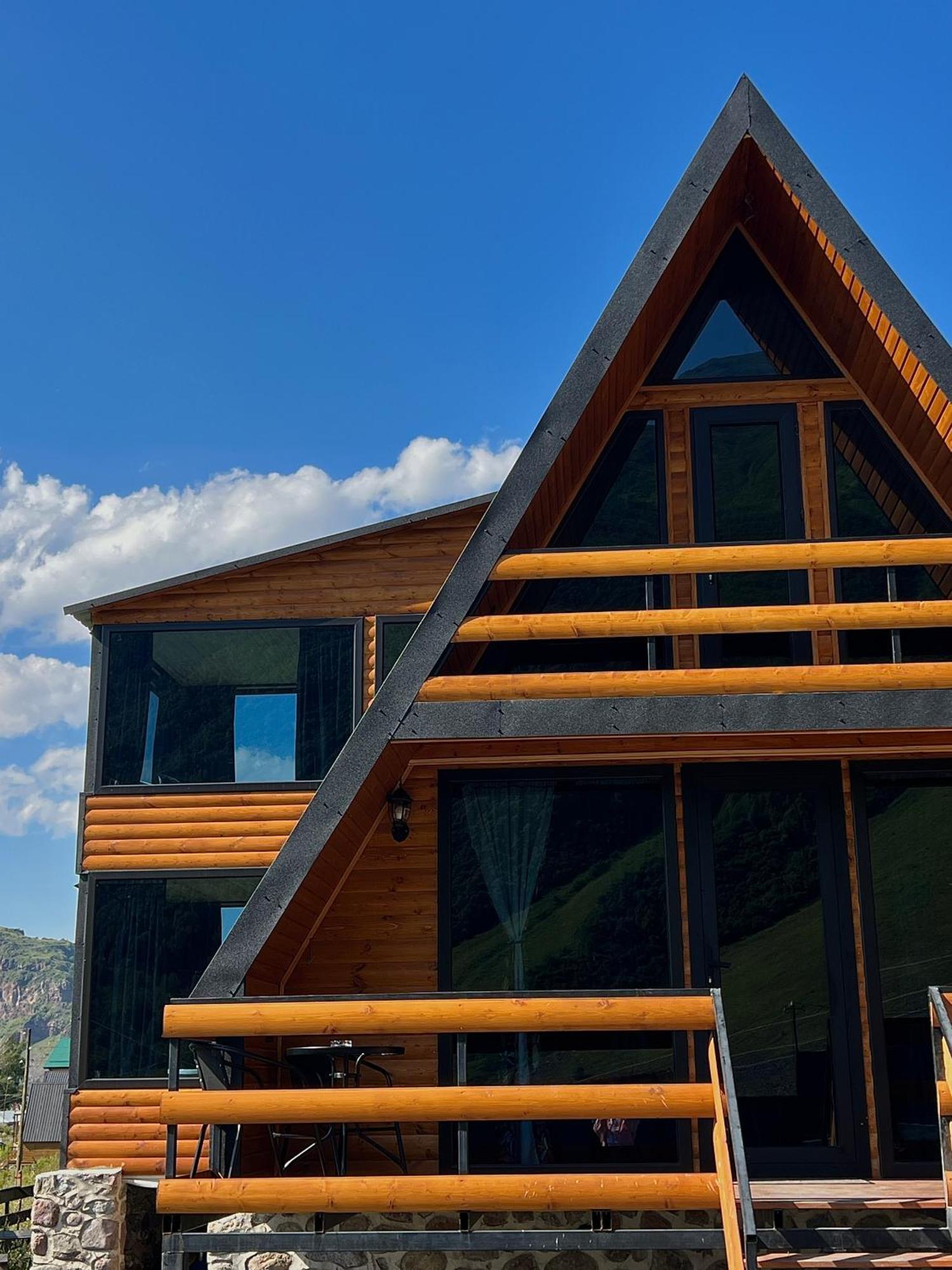 Kazbegi Inn Cottages Bagian luar foto