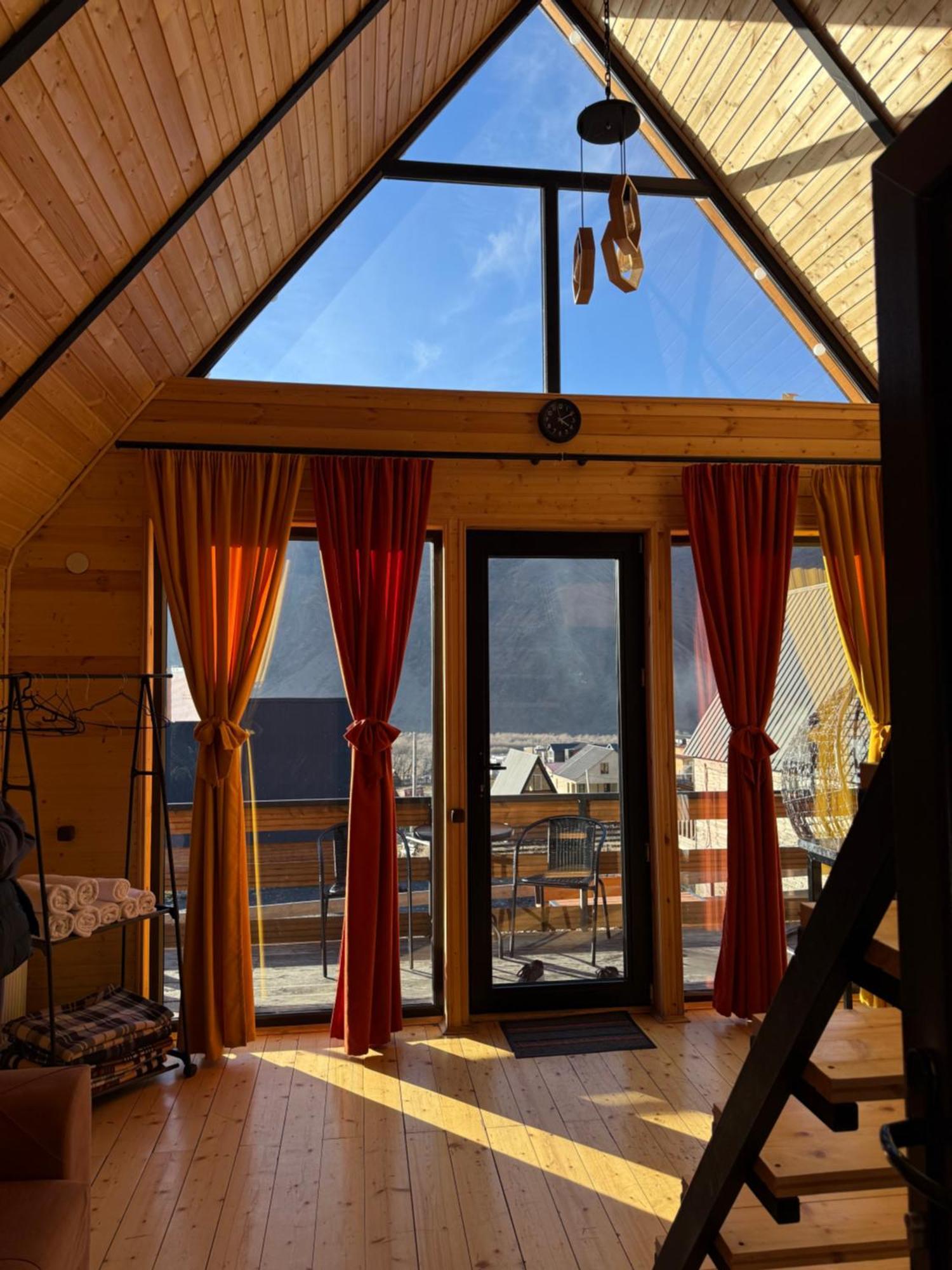 Kazbegi Inn Cottages Bagian luar foto