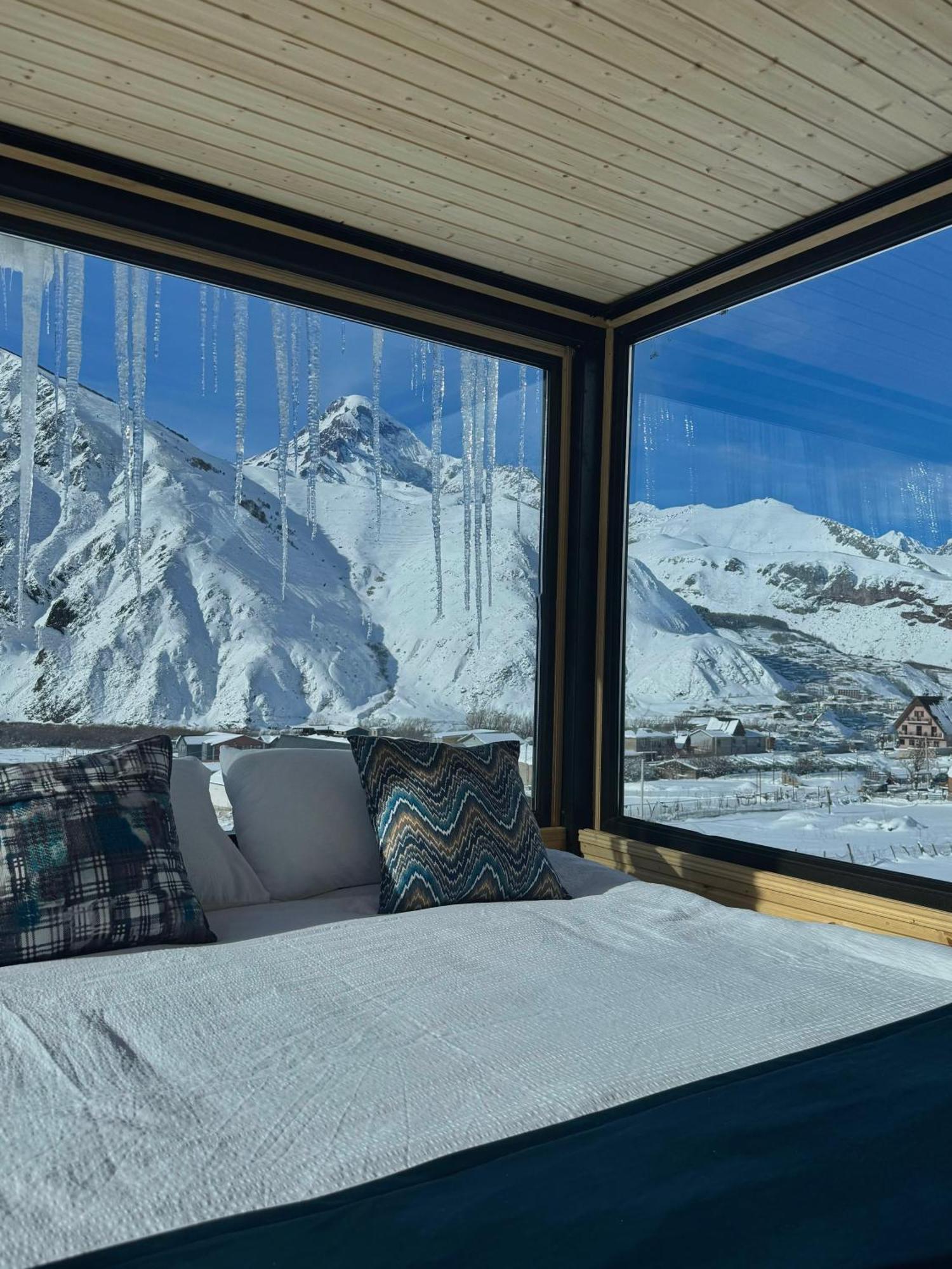 Kazbegi Inn Cottages Bagian luar foto