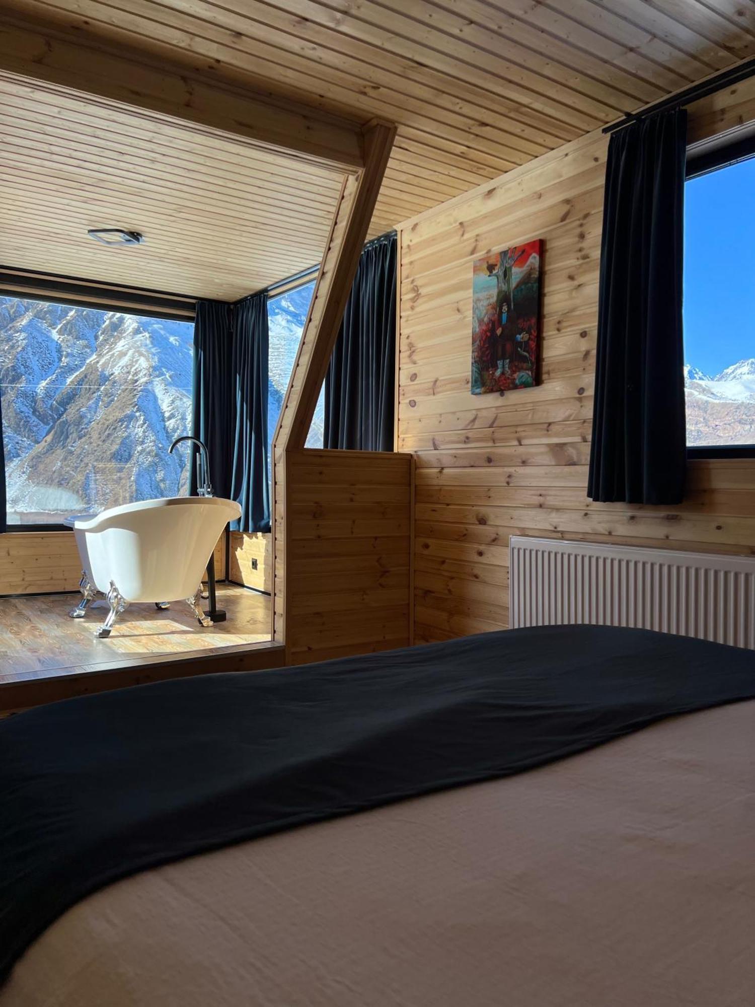 Kazbegi Inn Cottages Bagian luar foto