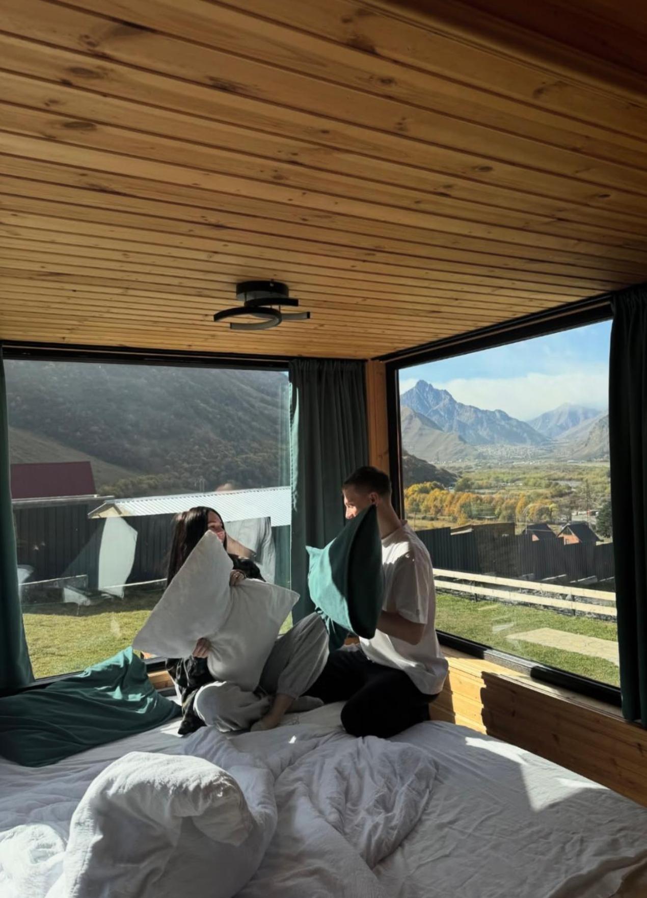 Kazbegi Inn Cottages Bagian luar foto